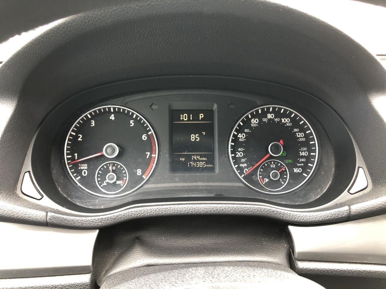 Volkswagen Passat 4dr Sdn 2.5L Manual S PZEV 2013