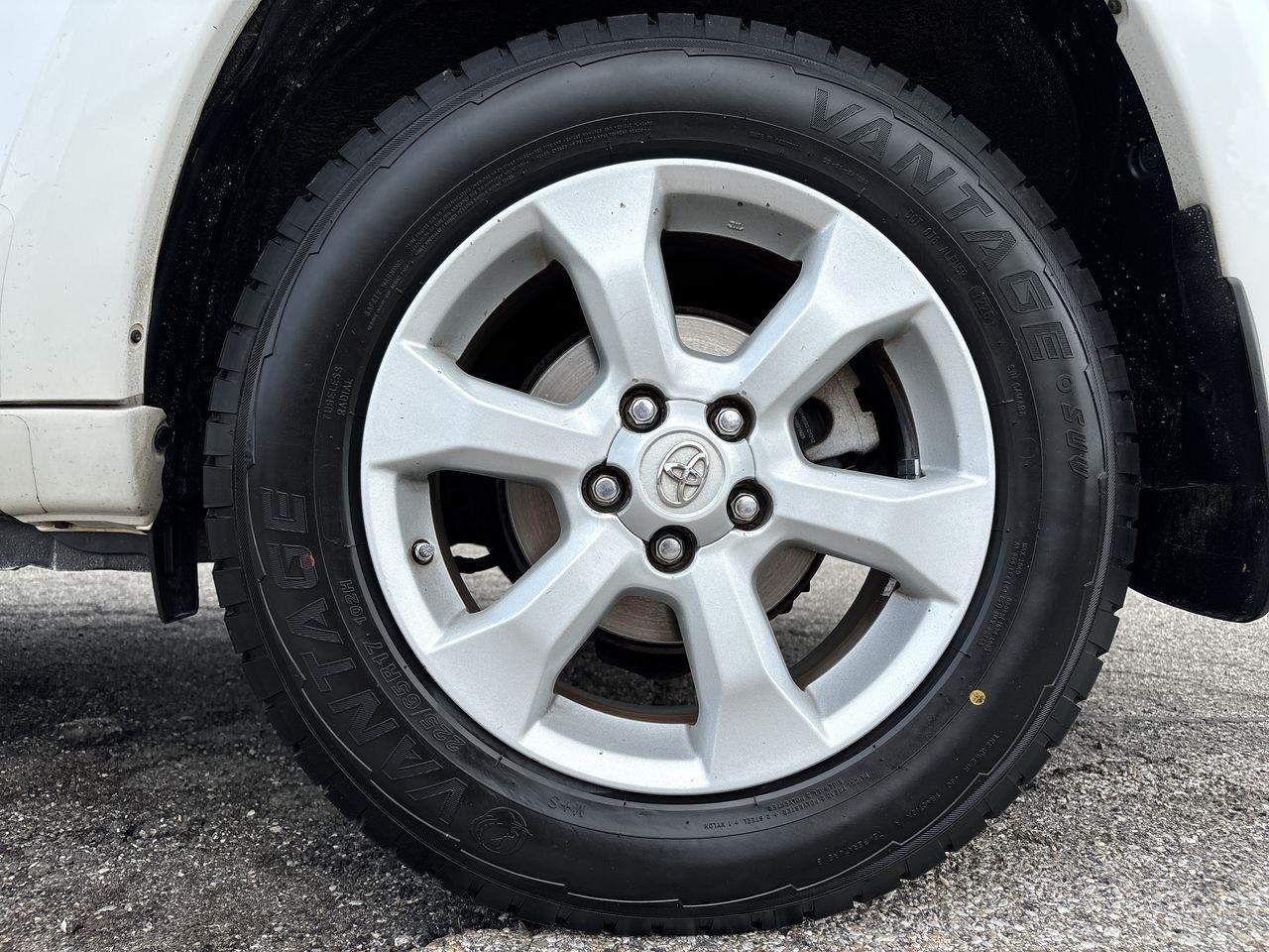 Toyota RAV4 4WD 4dr I4 Limited (Natl) 2012