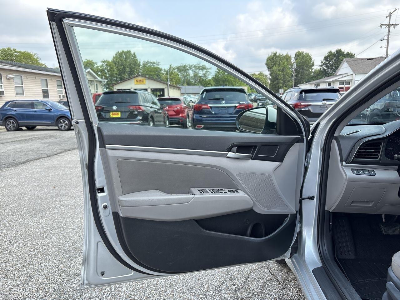 Hyundai Elantra SEL IVT 2020