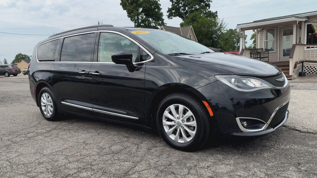 Chrysler Pacifica Touring-L FWD 2017
