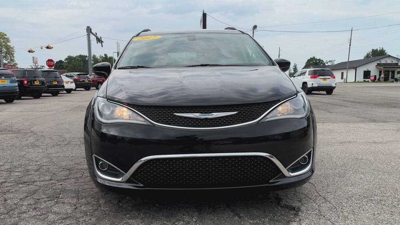 Chrysler Pacifica Touring-L FWD 2017