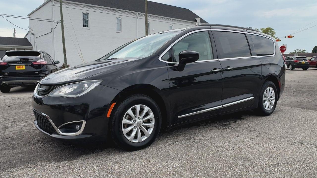 Chrysler Pacifica Touring-L FWD 2017