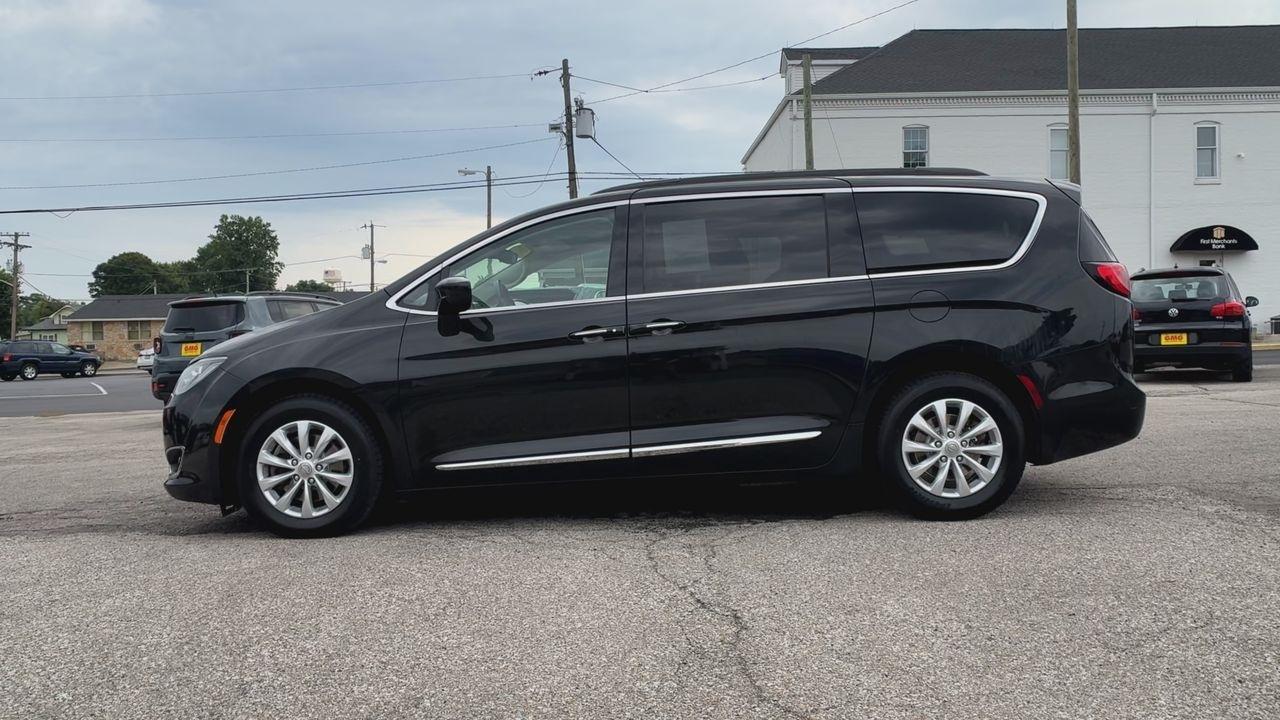 Chrysler Pacifica Touring-L FWD 2017