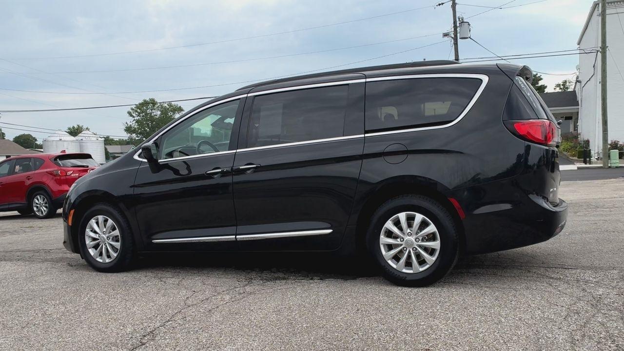 Chrysler Pacifica Touring-L FWD 2017