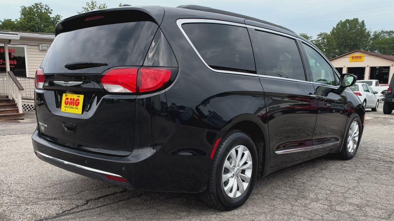Chrysler Pacifica Touring-L FWD 2017