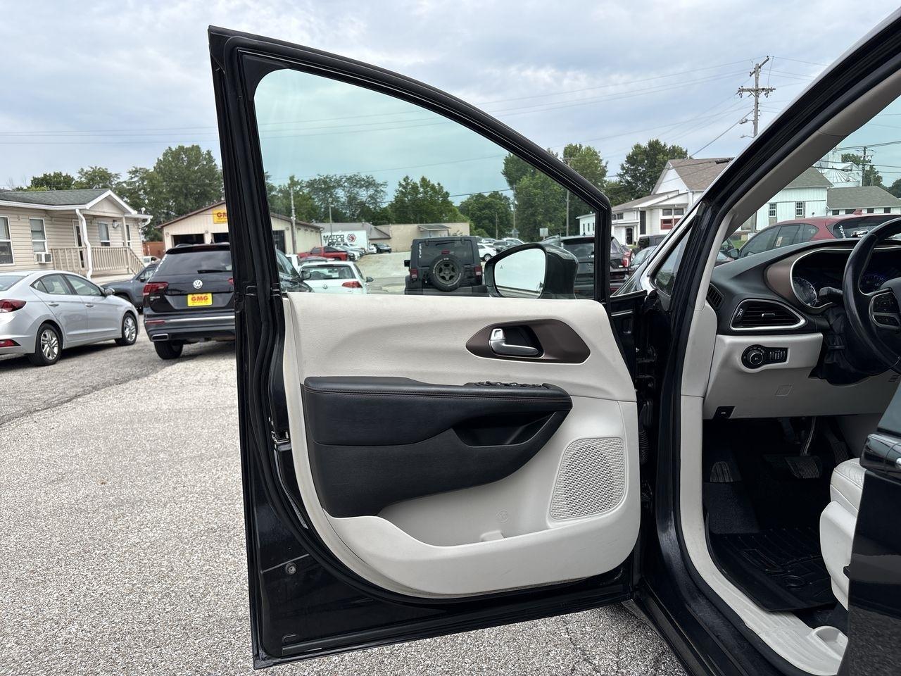 Chrysler Pacifica Touring-L FWD 2017