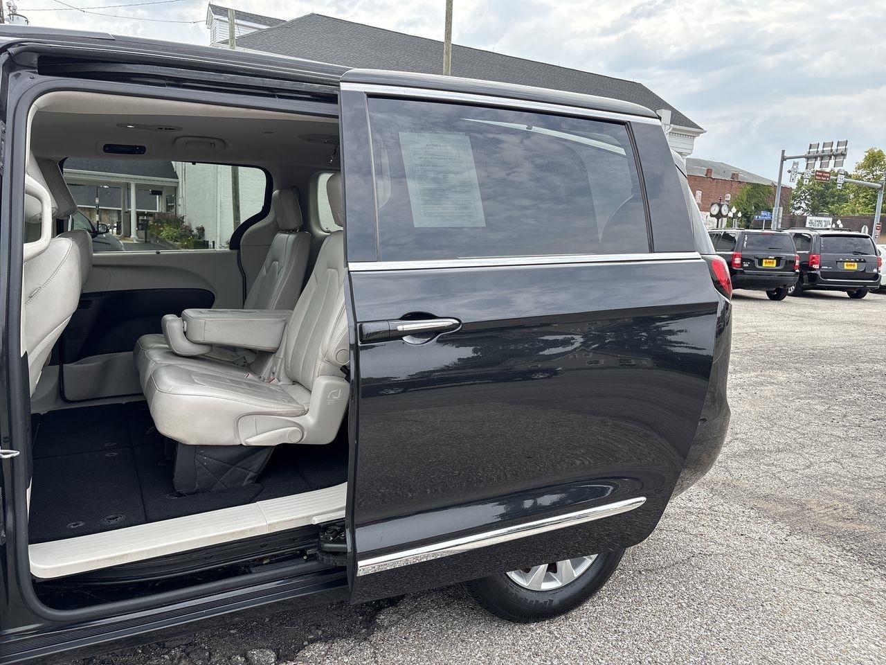 Chrysler Pacifica Touring-L FWD 2017