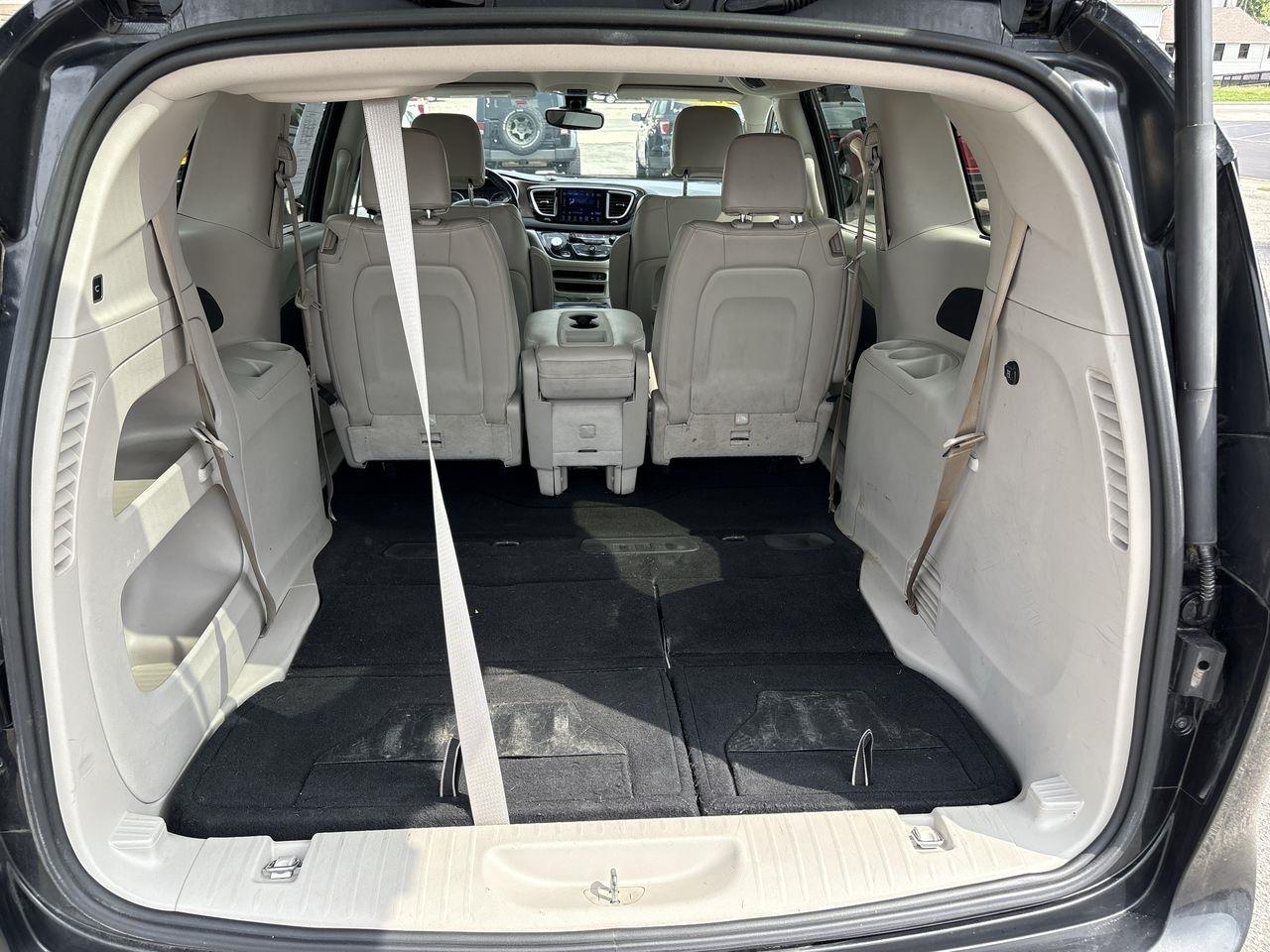 Chrysler Pacifica Touring-L FWD 2017