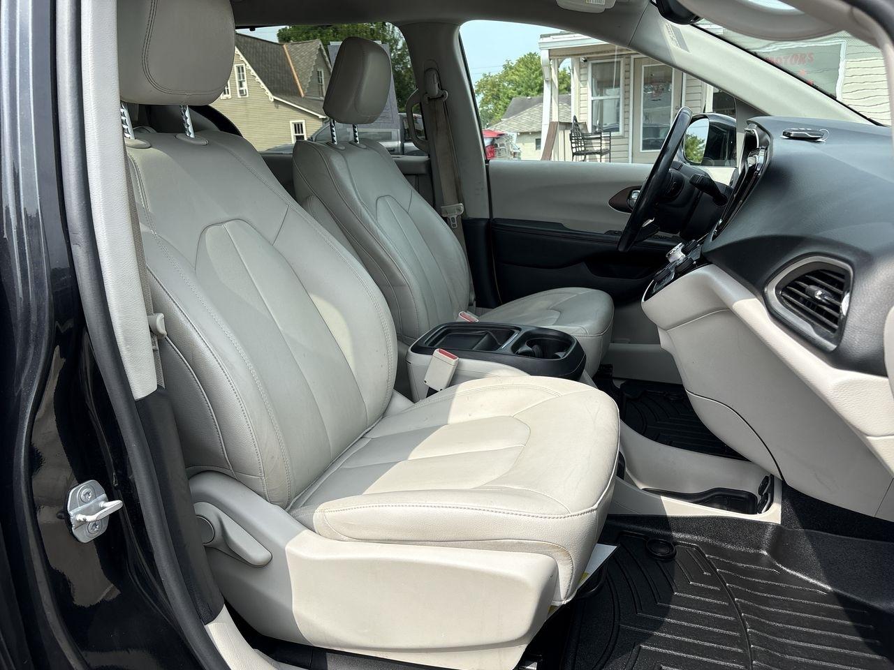 Chrysler Pacifica Touring-L FWD 2017