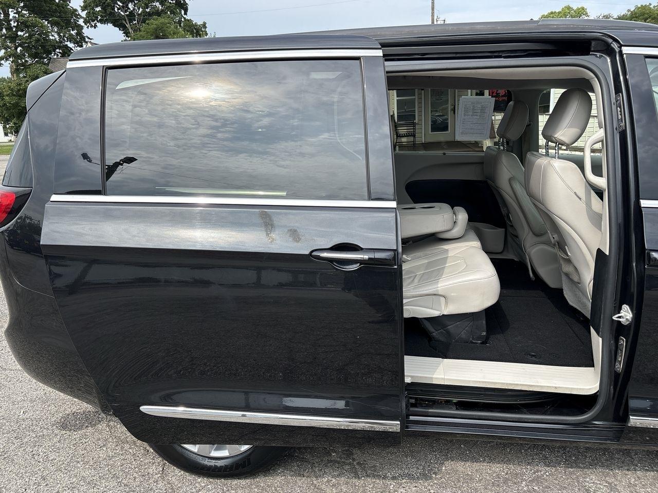 Chrysler Pacifica Touring-L FWD 2017