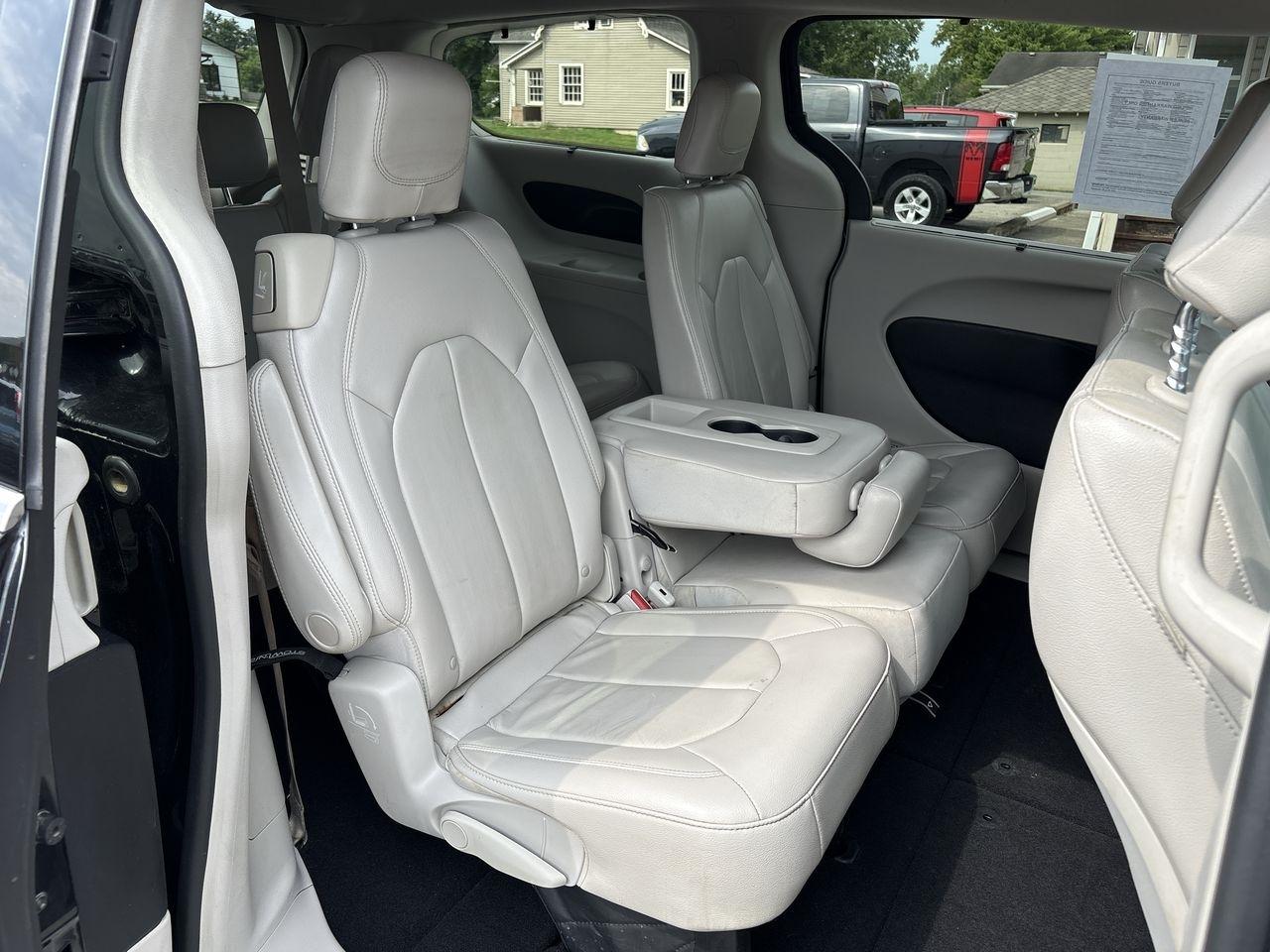 Chrysler Pacifica Touring-L FWD 2017