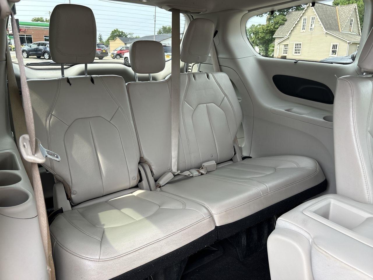 Chrysler Pacifica Touring-L FWD 2017