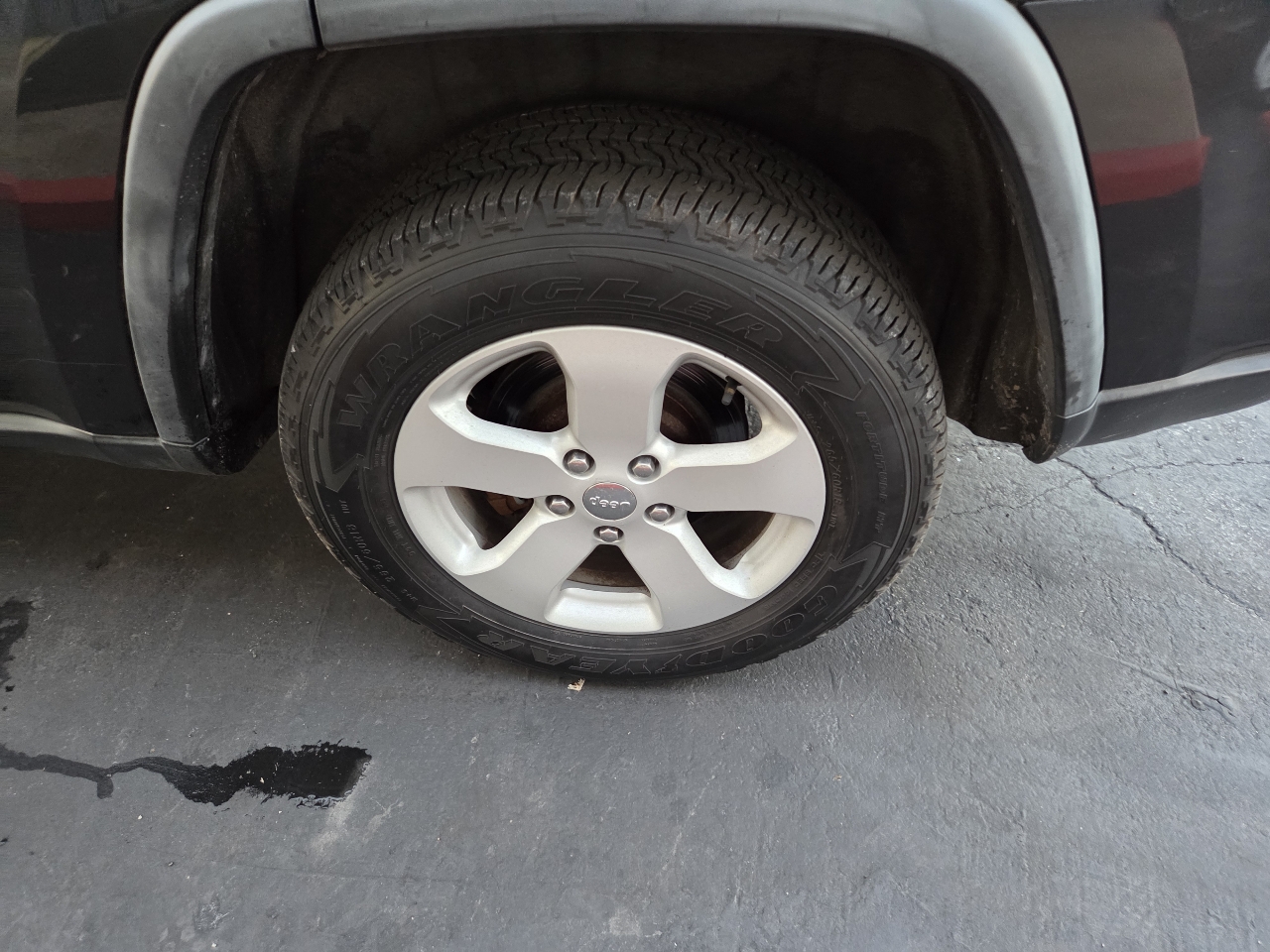 2011 Jeep Grand Cherokee Laredo photo 2