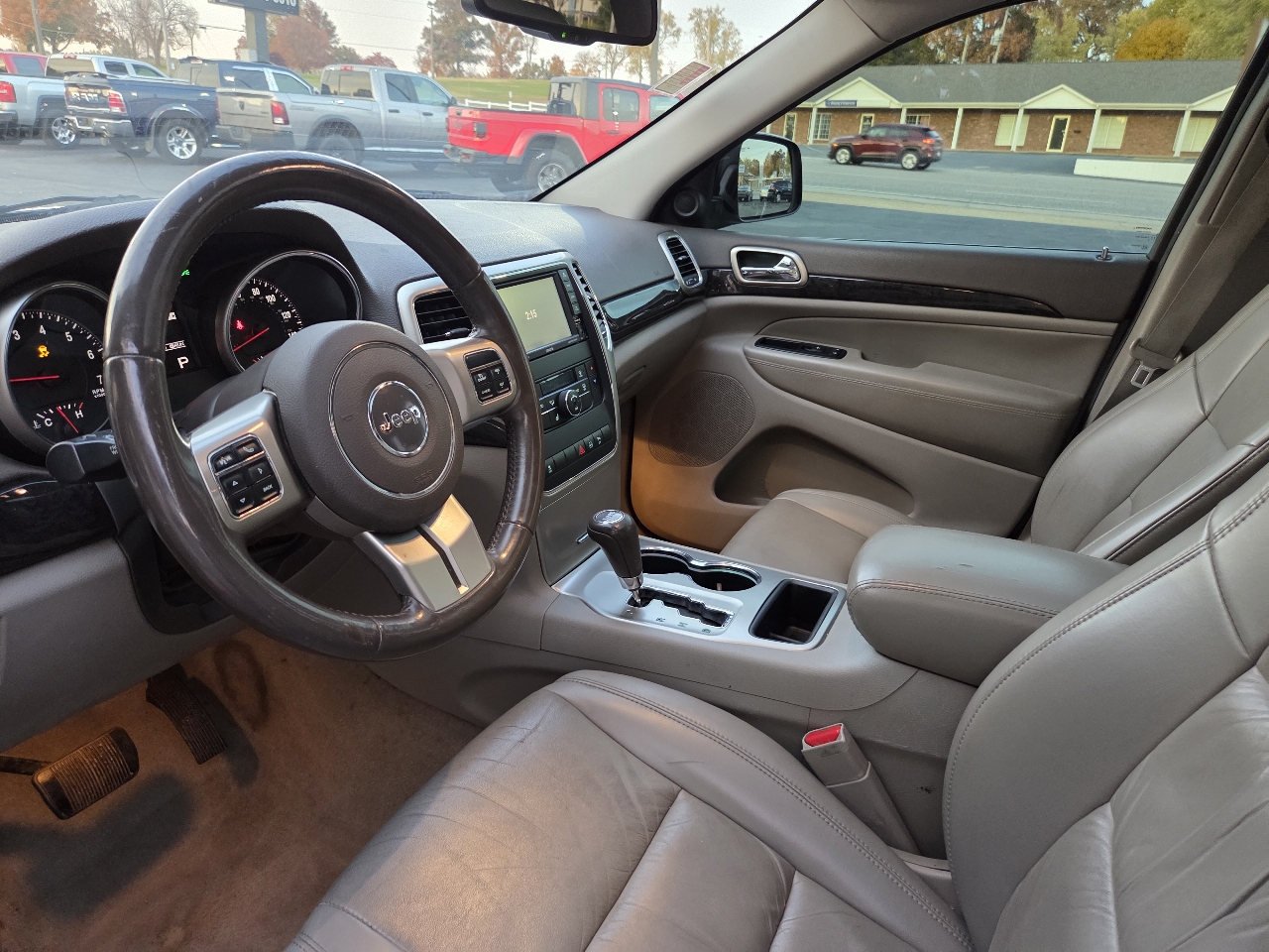 2011 Jeep Grand Cherokee Laredo photo 4