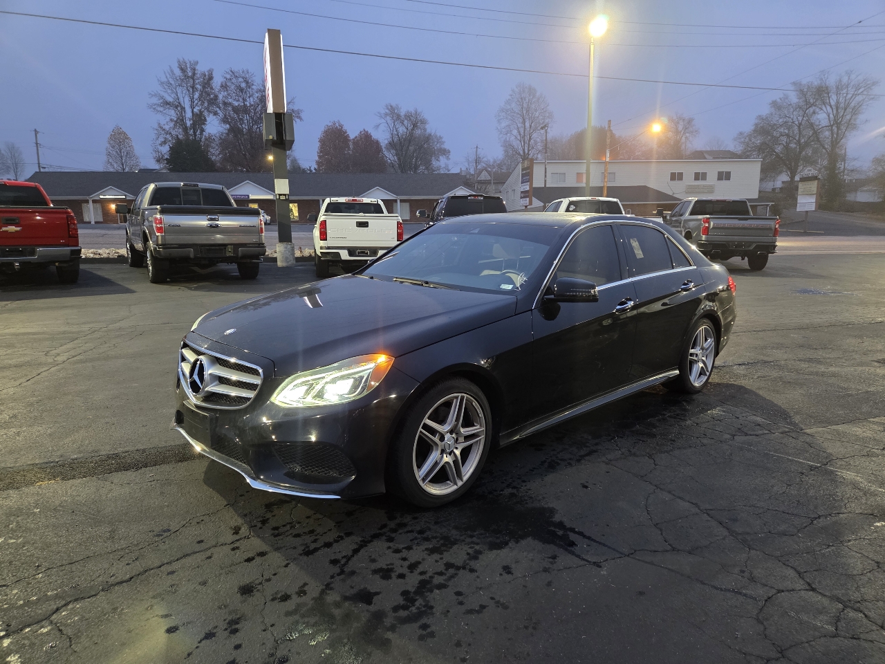 2014 Mercedes Benz E 4MATIC Sedan photo 2