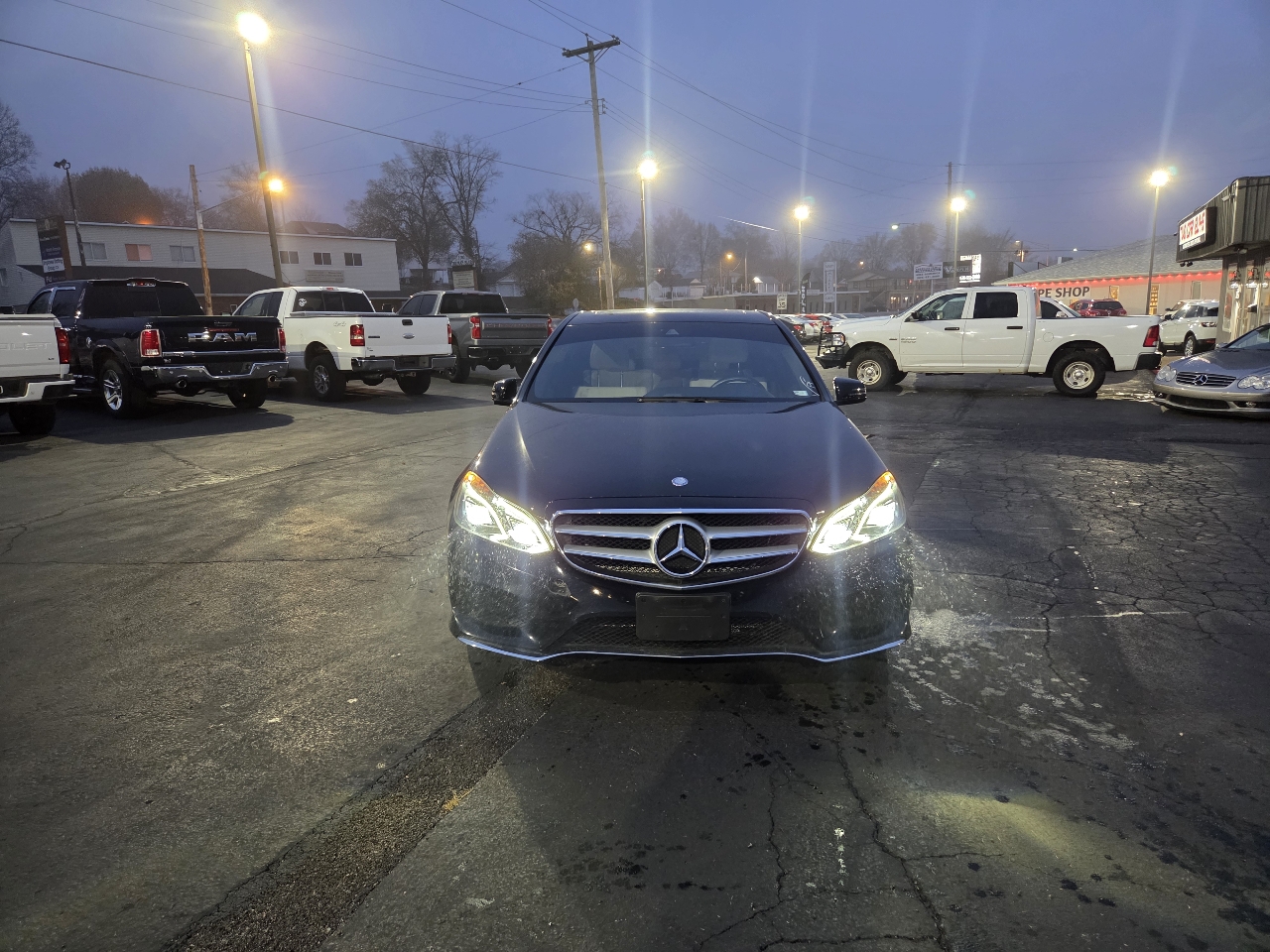 2014 Mercedes Benz E 4MATIC Sedan photo 3
