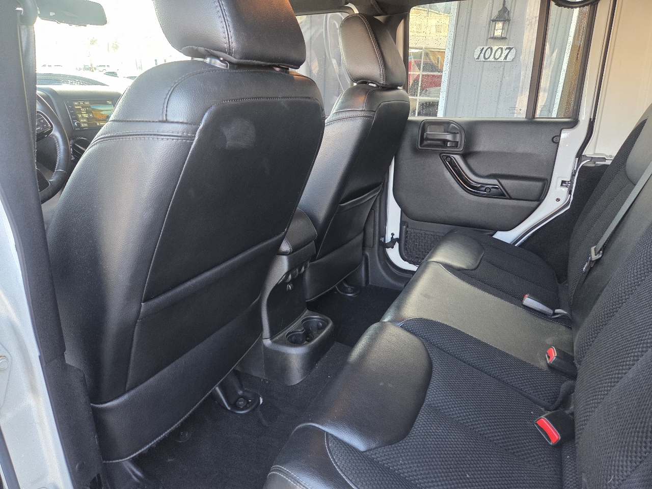 Jeep Wrangler Unlimited Sahara 4WD 2017