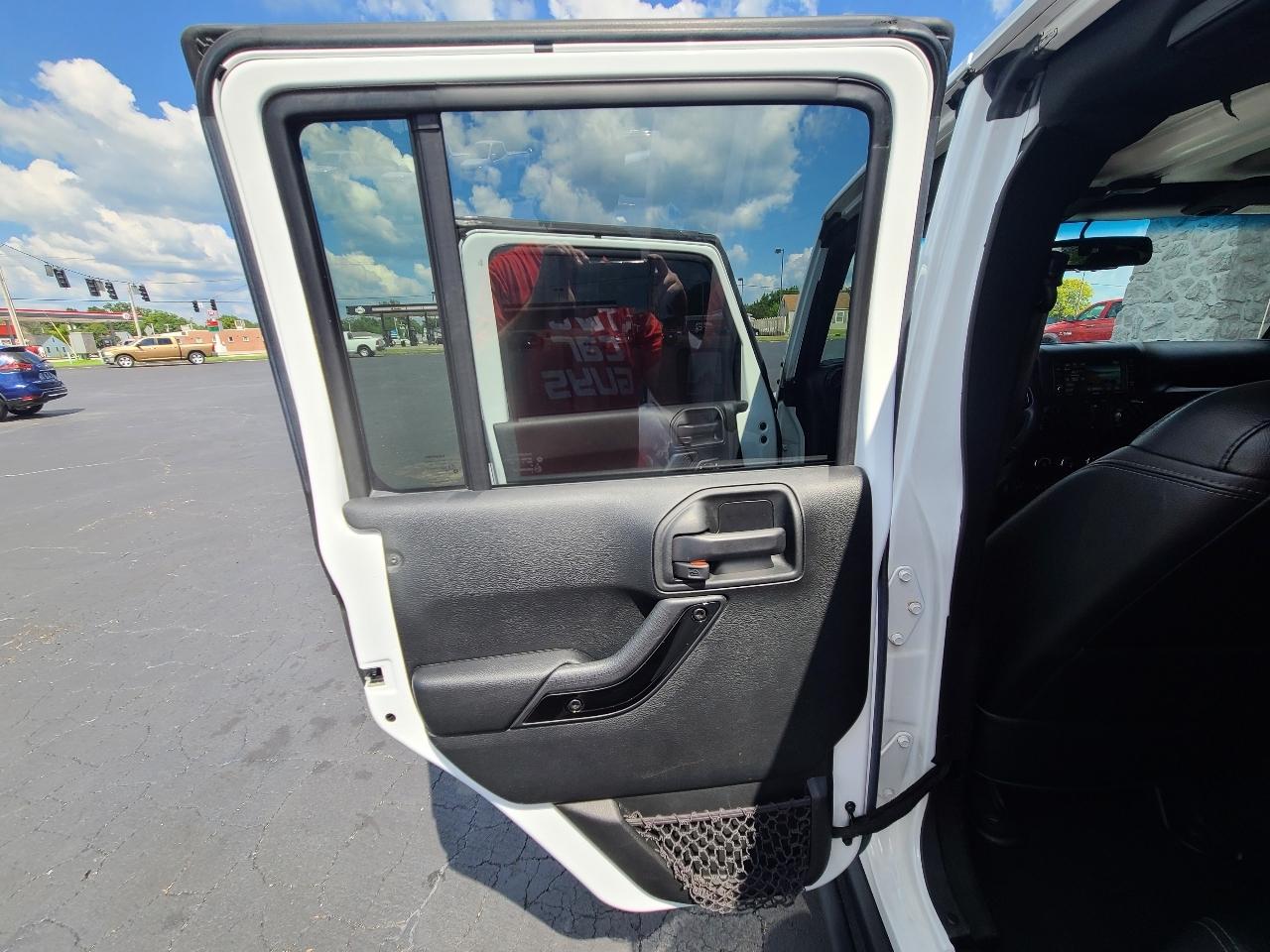Jeep Wrangler Unlimited Sahara 4WD 2017