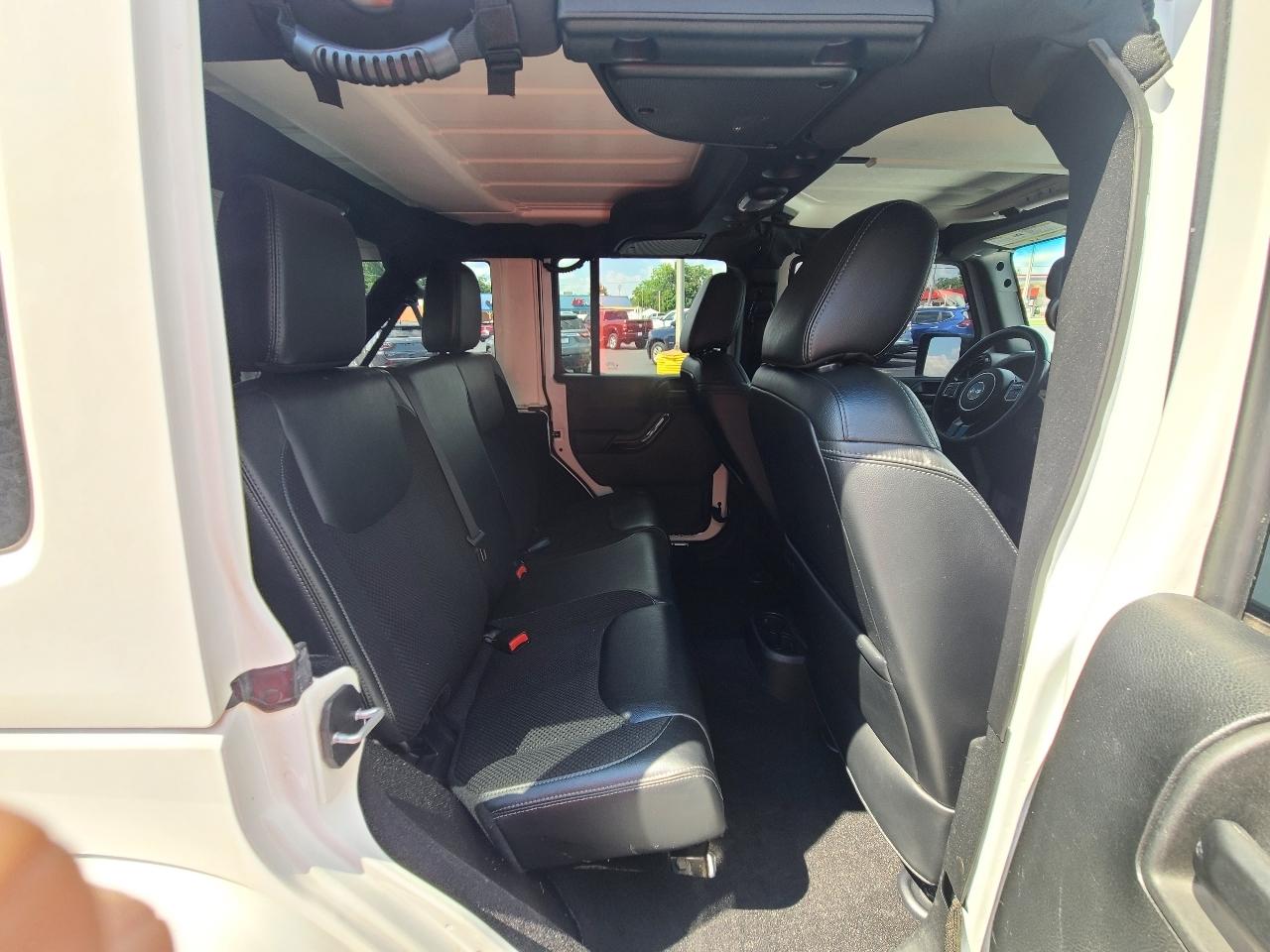 Jeep Wrangler Unlimited Sahara 4WD 2017