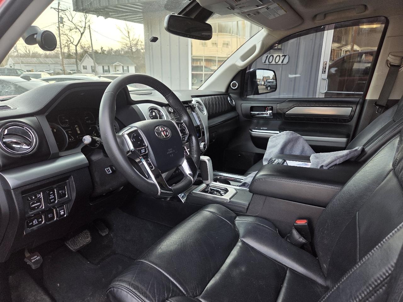 Toyota Tundra Platinum CrewMax 5.7L 4WD 2020