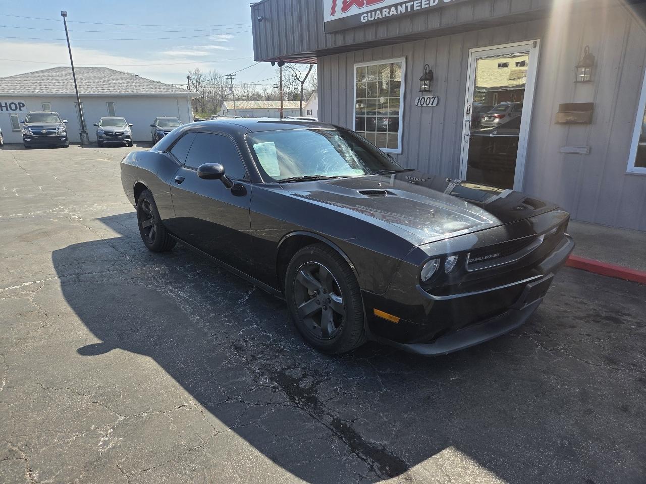 Dodge Challenger SE 2011