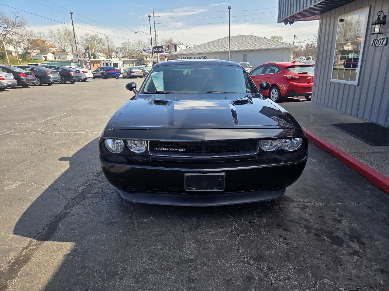 Dodge Challenger SE 2011