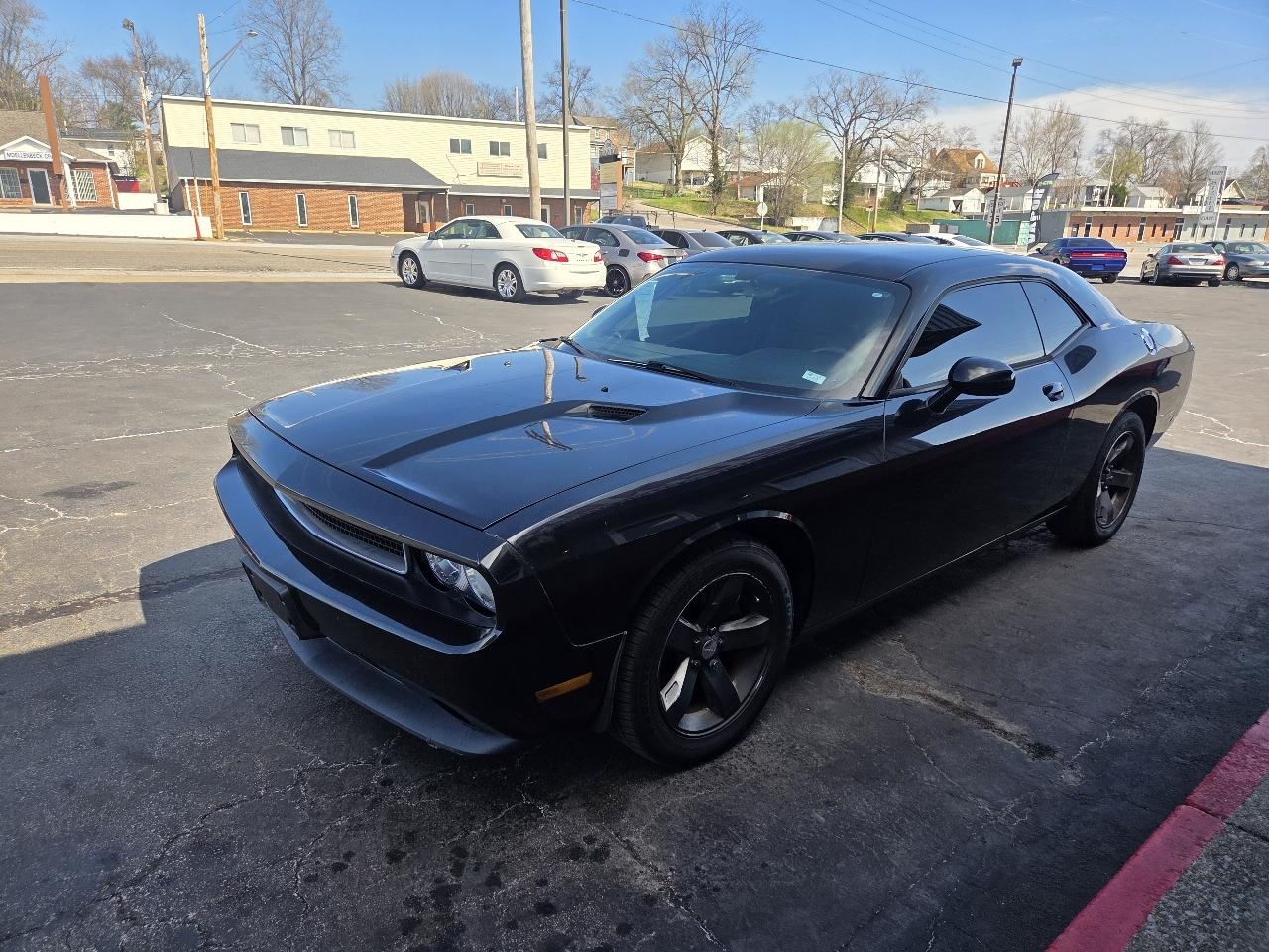 Dodge Challenger SE 2011