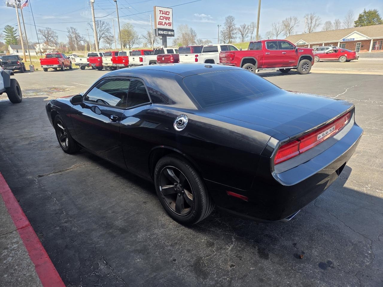 Dodge Challenger SE 2011