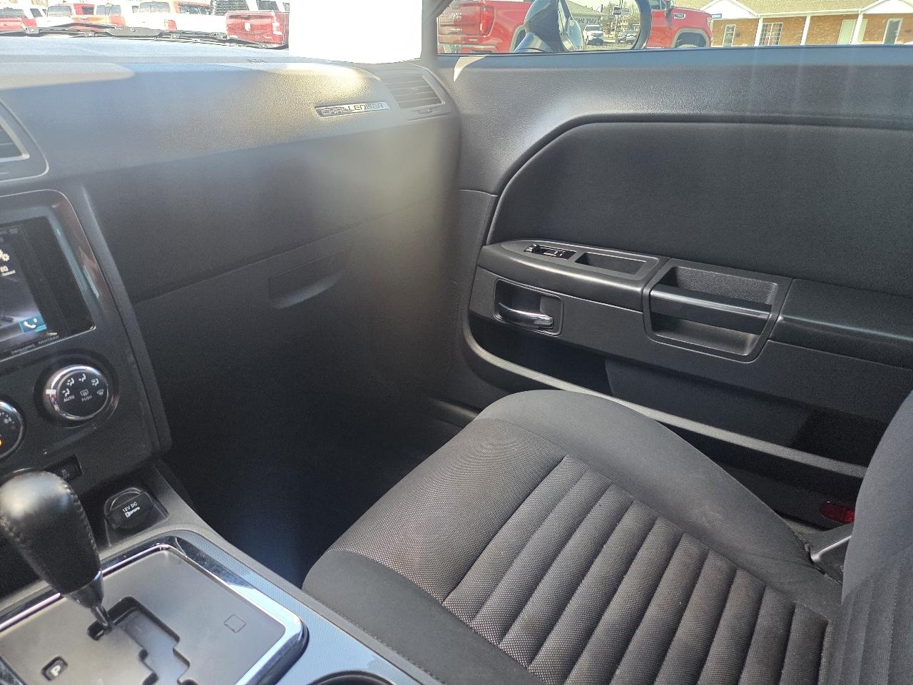 Dodge Challenger SE 2011