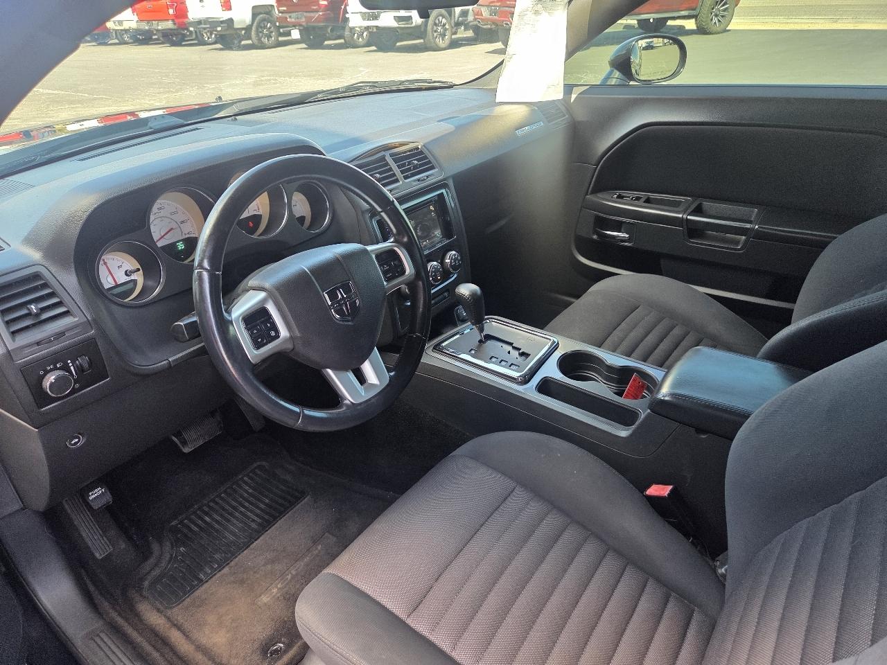 Dodge Challenger SE 2011