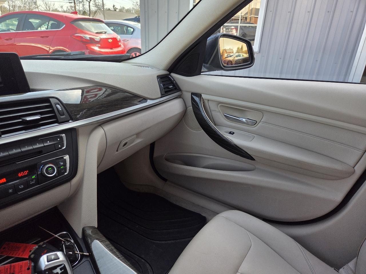 BMW 3-Series 328i xDrive Sedan 2013