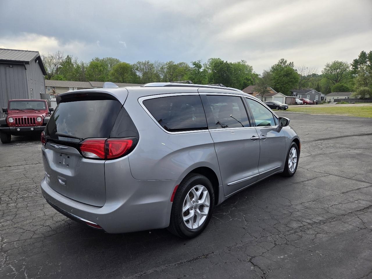 Chrysler Pacifica Touring-L Plus 2017