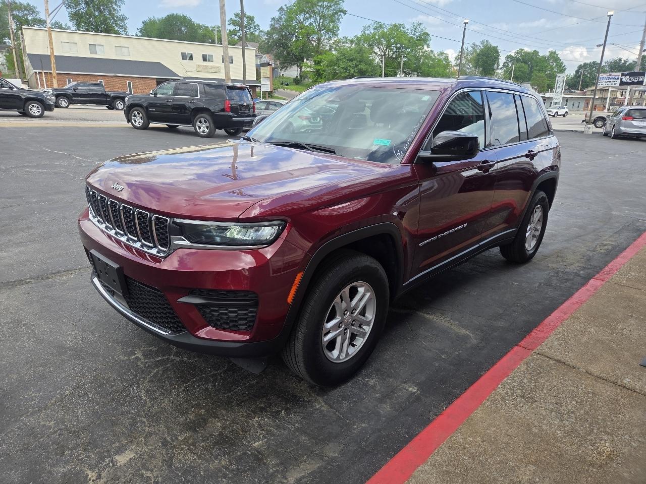 Jeep Grand Cherokee Laredo 4WD 2023