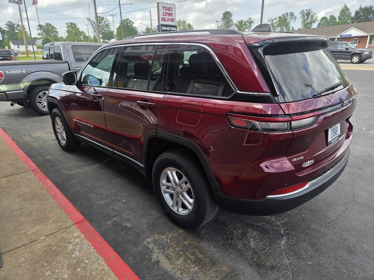 Jeep Grand Cherokee Laredo 4WD 2023