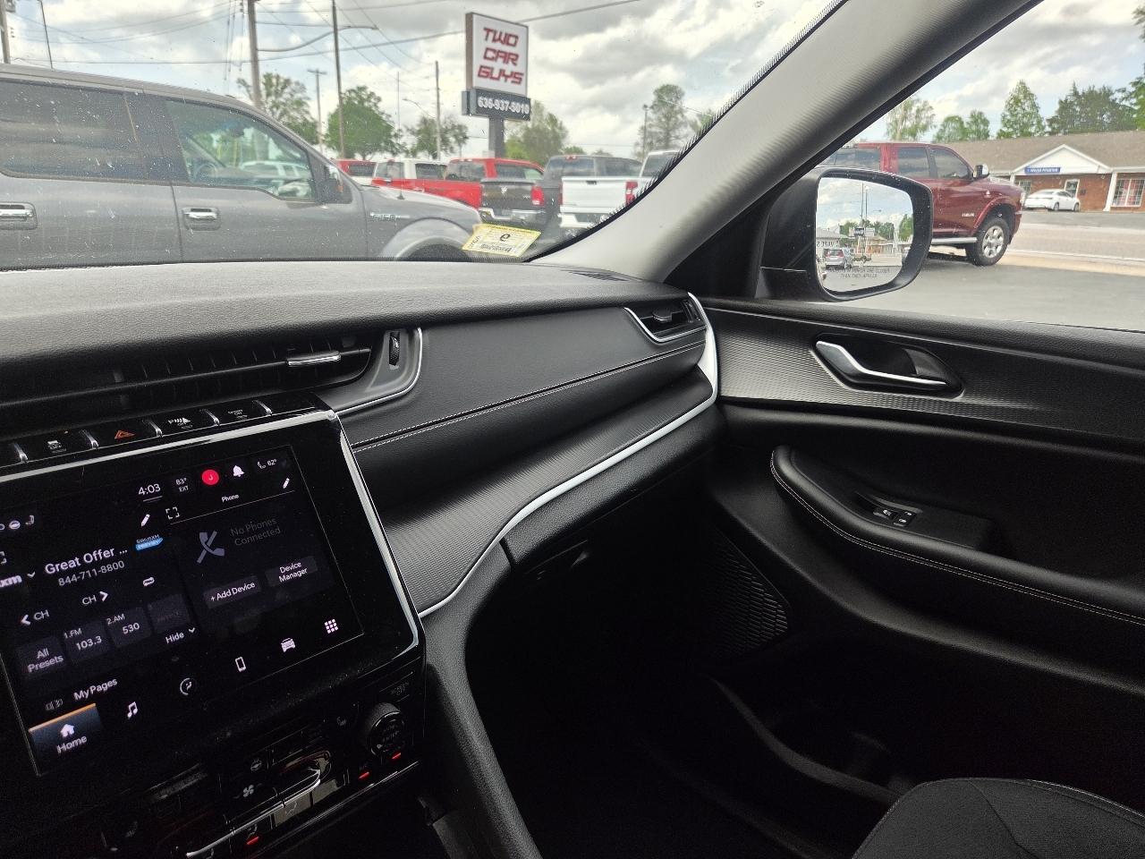 Jeep Grand Cherokee Laredo 4WD 2023