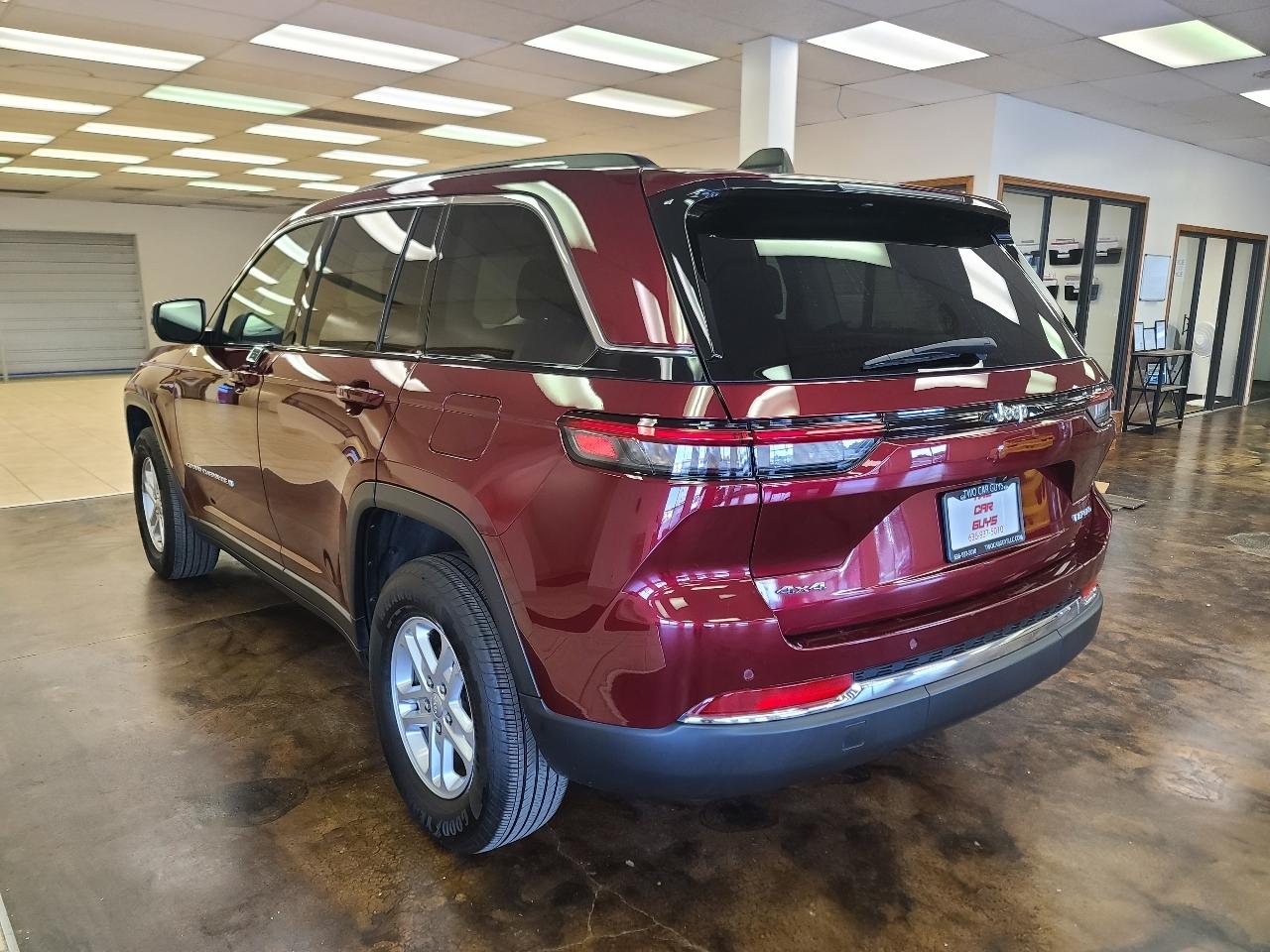 Jeep Grand Cherokee Laredo 4WD 2023