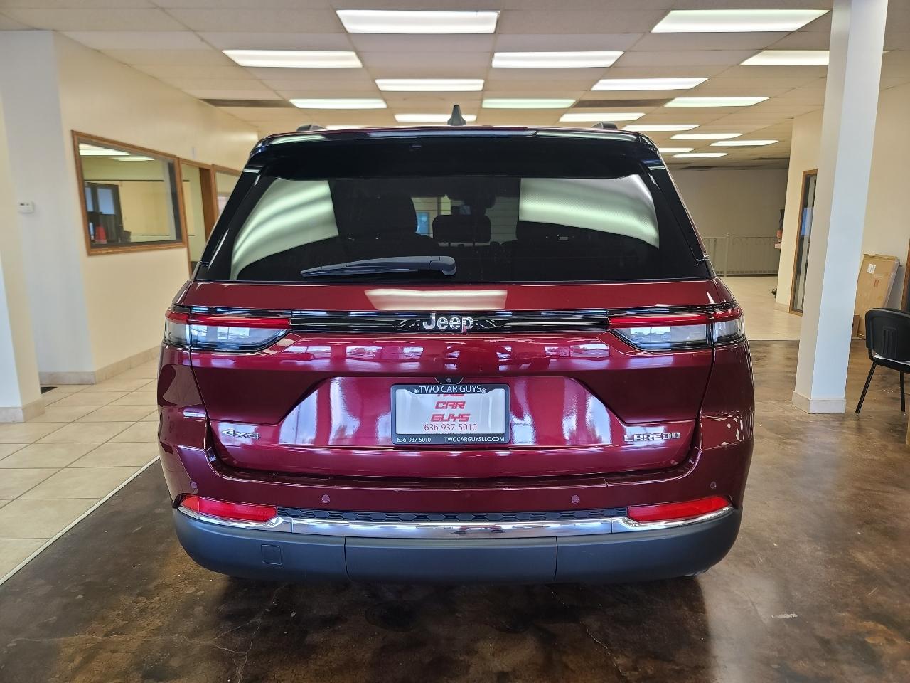 Jeep Grand Cherokee Laredo 4WD 2023
