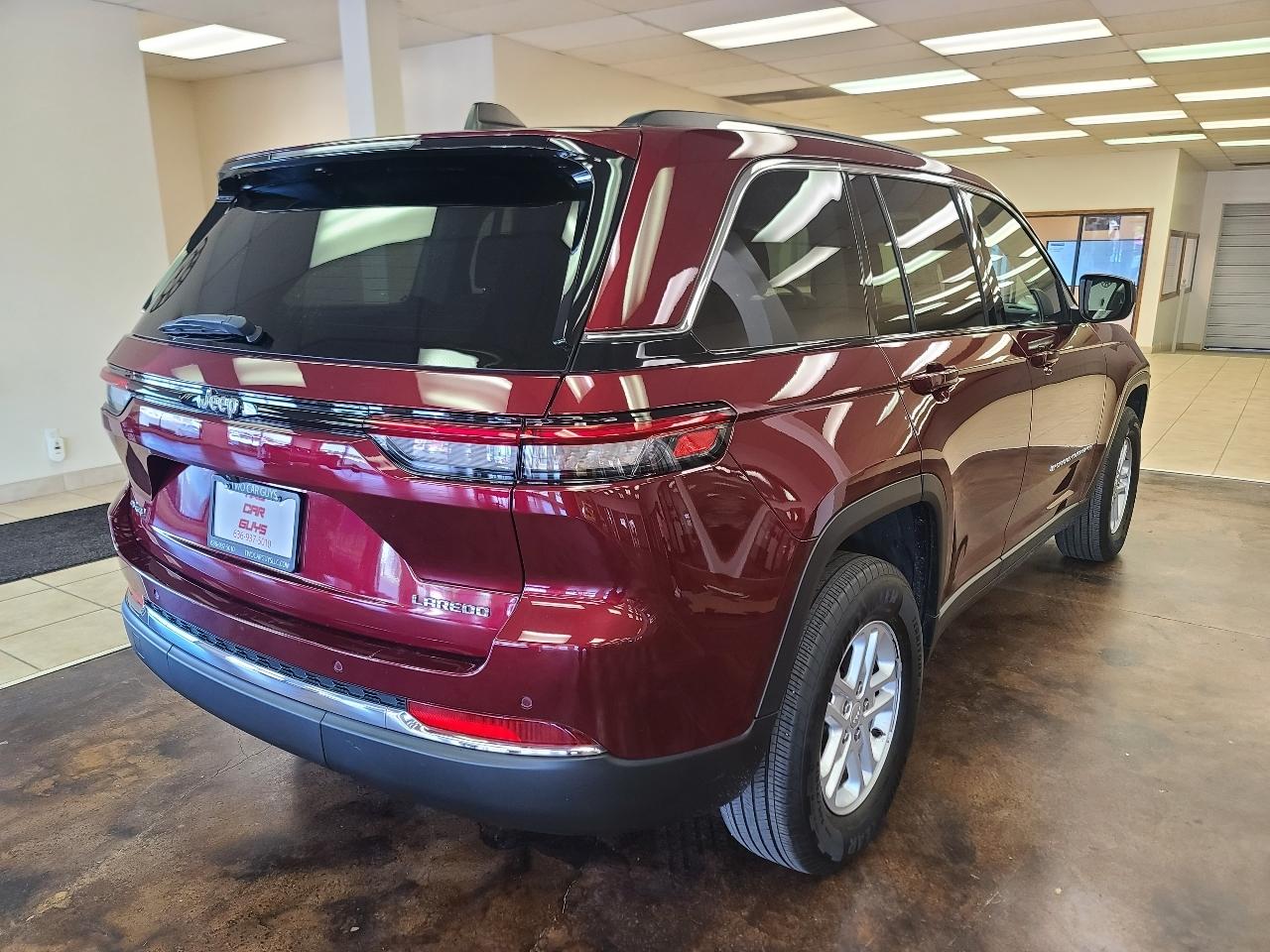 Jeep Grand Cherokee Laredo 4WD 2023