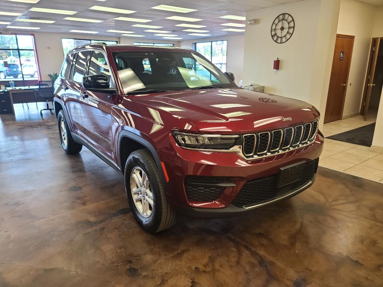 Jeep Grand Cherokee Laredo 4WD 2023