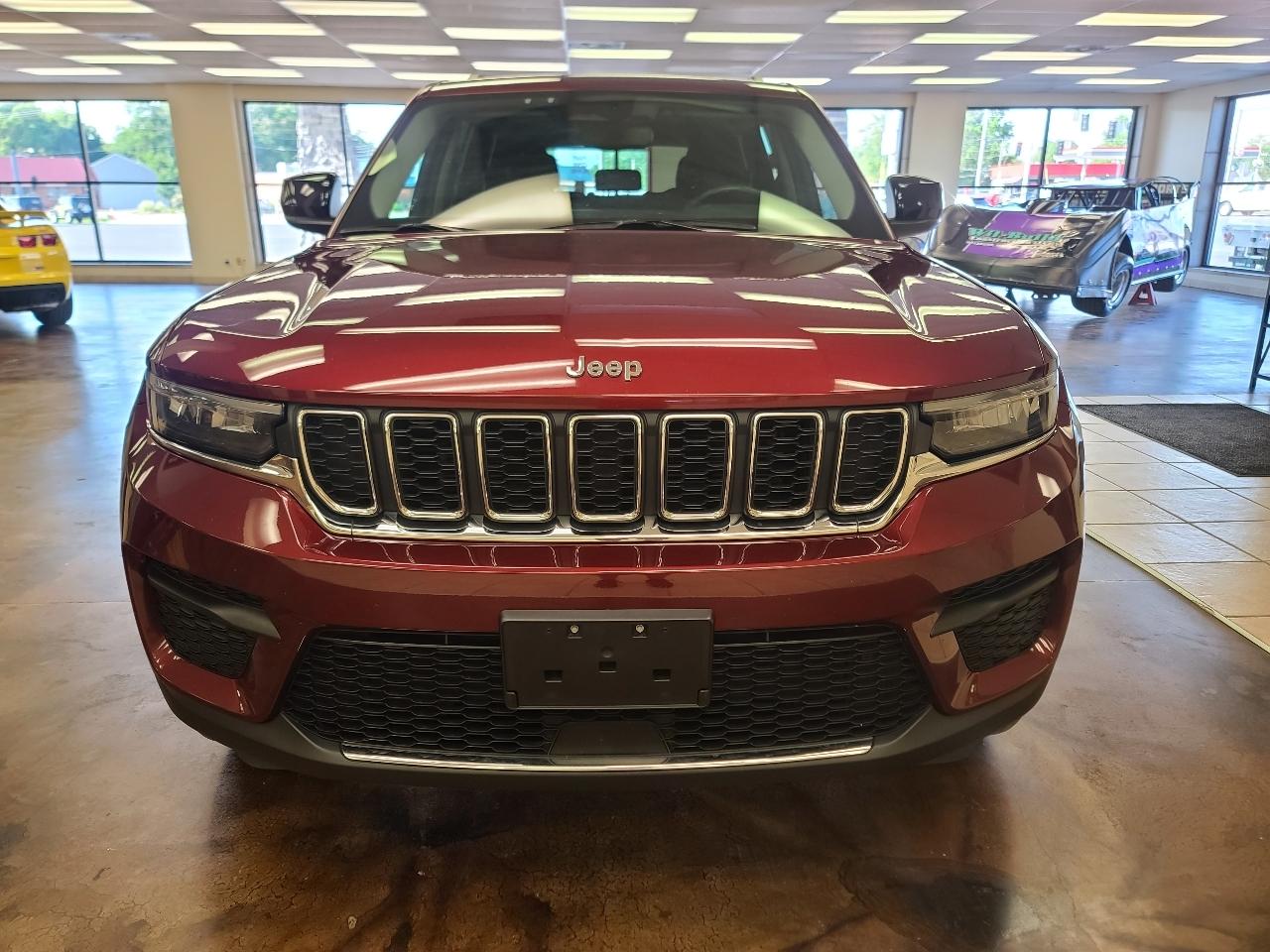 Jeep Grand Cherokee Laredo 4WD 2023