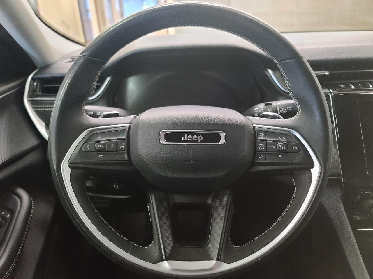 Jeep Grand Cherokee Laredo 4WD 2023