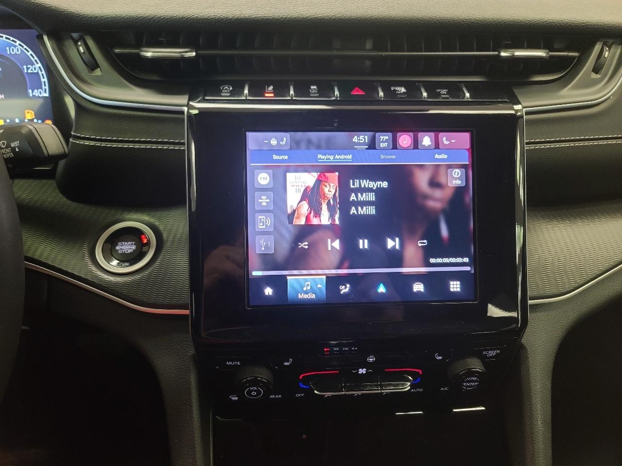 Jeep Grand Cherokee Laredo 4WD 2023