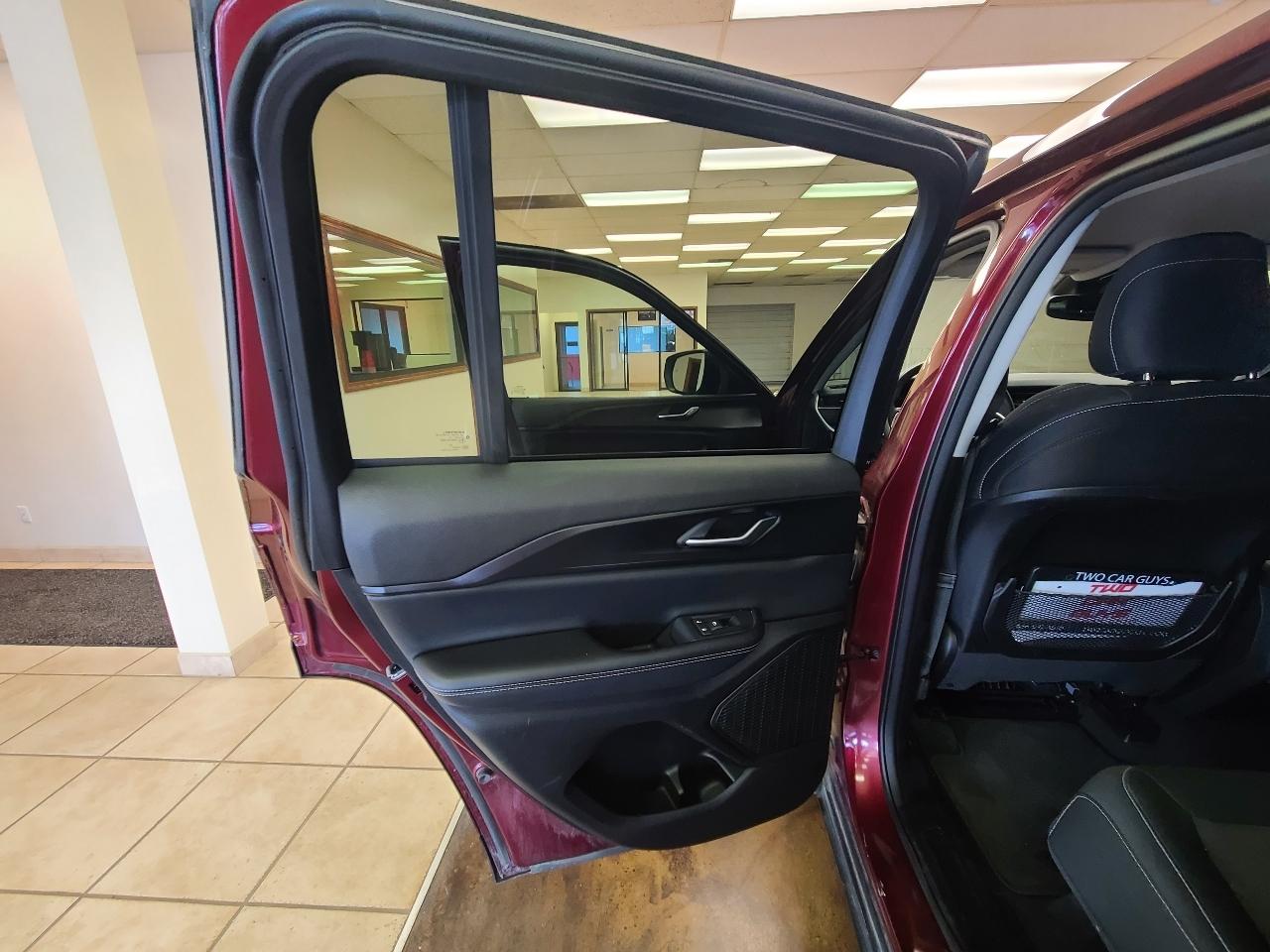 Jeep Grand Cherokee Laredo 4WD 2023