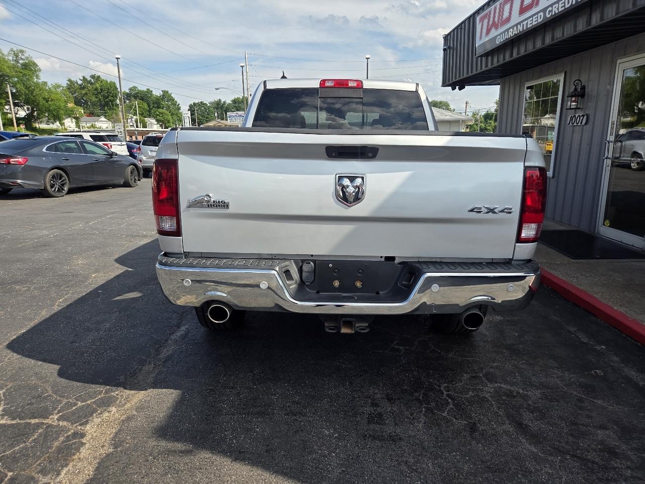 RAM 1500 SLT Crew Cab SWB 4WD 2016