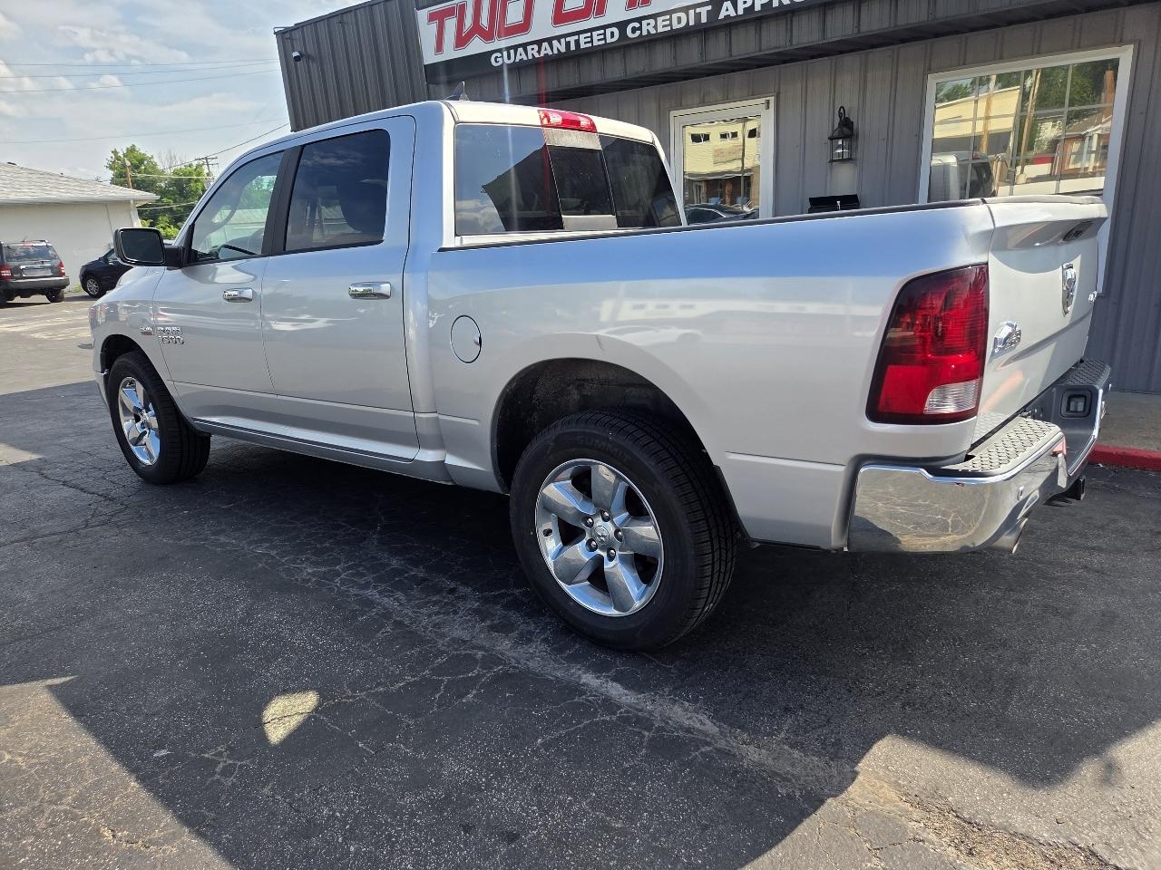 RAM 1500 SLT Crew Cab SWB 4WD 2016