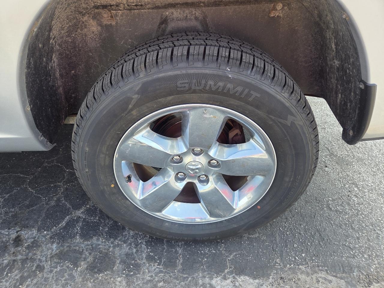 RAM 1500 SLT Crew Cab SWB 4WD 2016