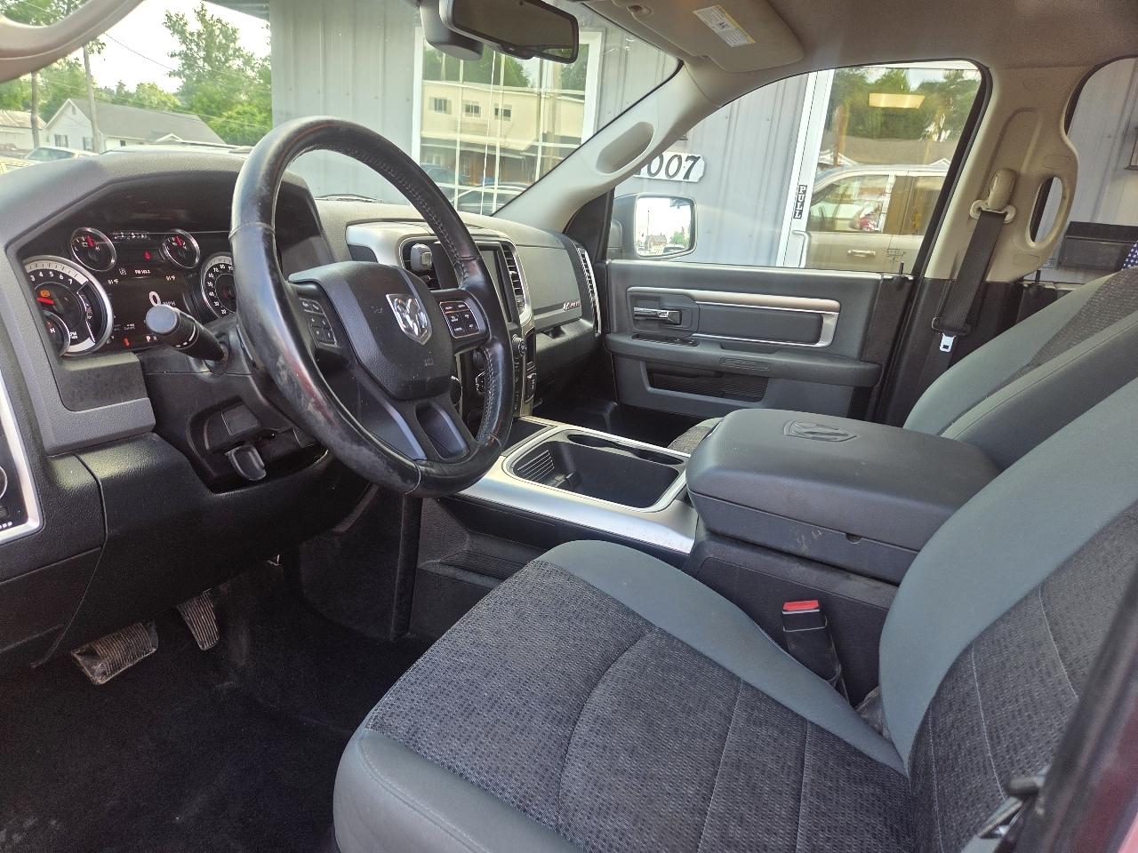 RAM 1500 SLT Crew Cab SWB 4WD 2016