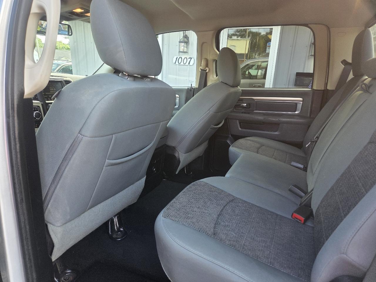 RAM 1500 SLT Crew Cab SWB 4WD 2016