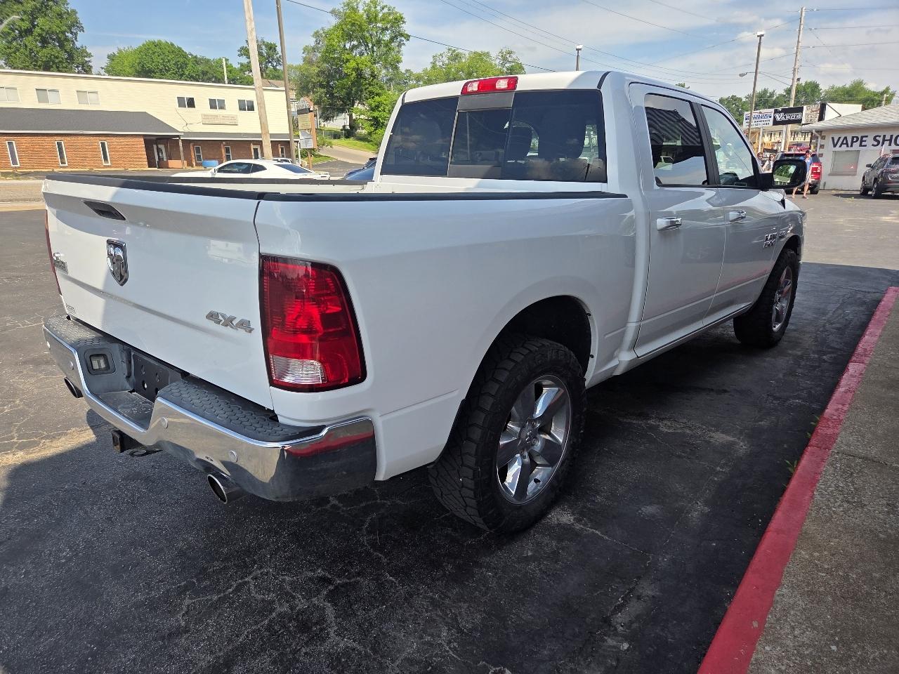 RAM 1500 SLT Crew Cab SWB 4WD 2017