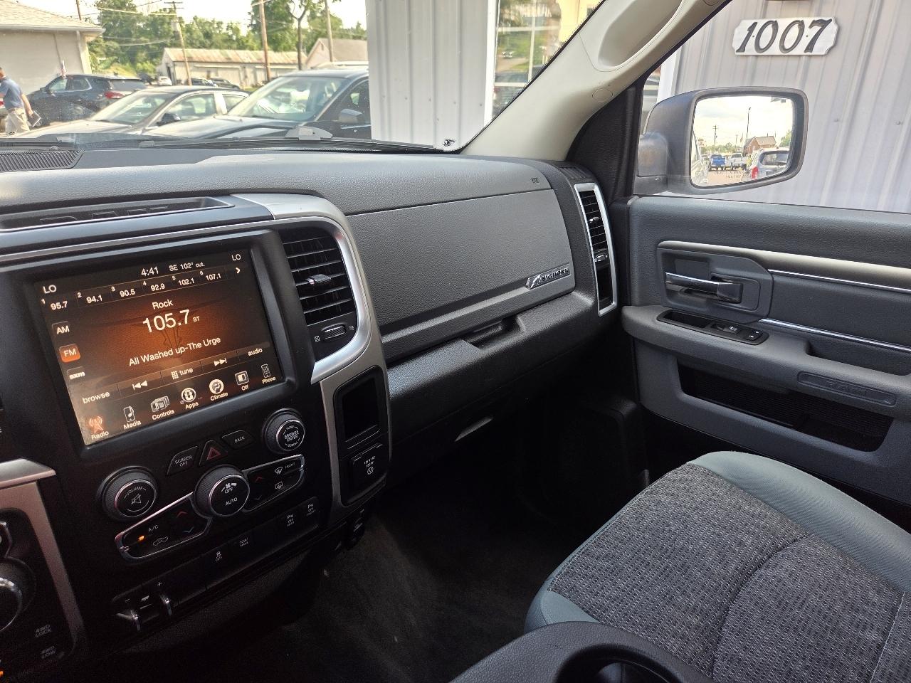 RAM 1500 SLT Crew Cab SWB 4WD 2017
